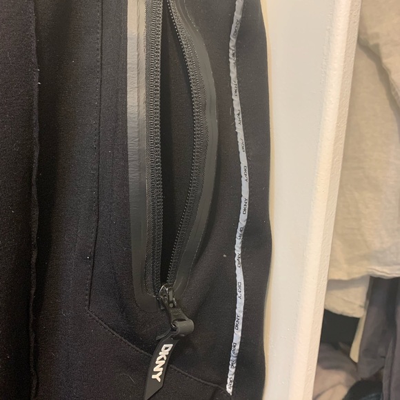 DKNY Mens LG Loungepant Black with zipper pockets. - Picture 2 of 6